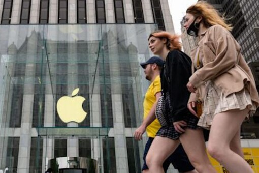 Apple is unlikely to lose significant revenue because many of the largest "reader" apps like Spotify And Netflix quit using the in-app payment systems years ago. (Image: Getty Images via Engadget)