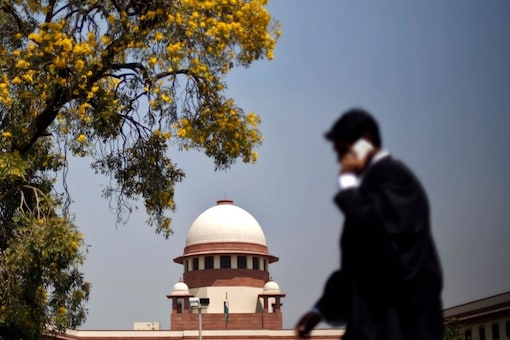 An SC judge asked senior advocates to offer free legal services for the poor and marginalised. (File photo: PTI)