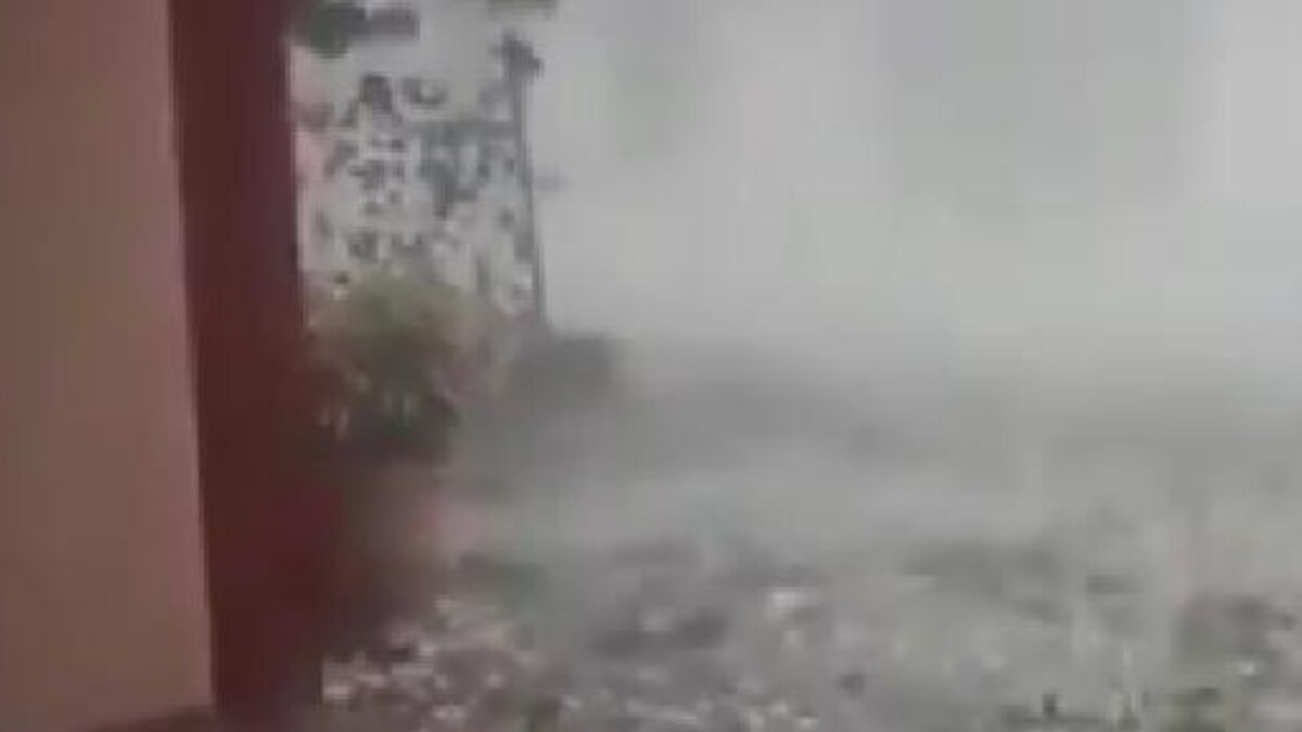 Severe Hailstorm Damages Vehicles in Italy, Eyewitnesses Share Horrifying Videos