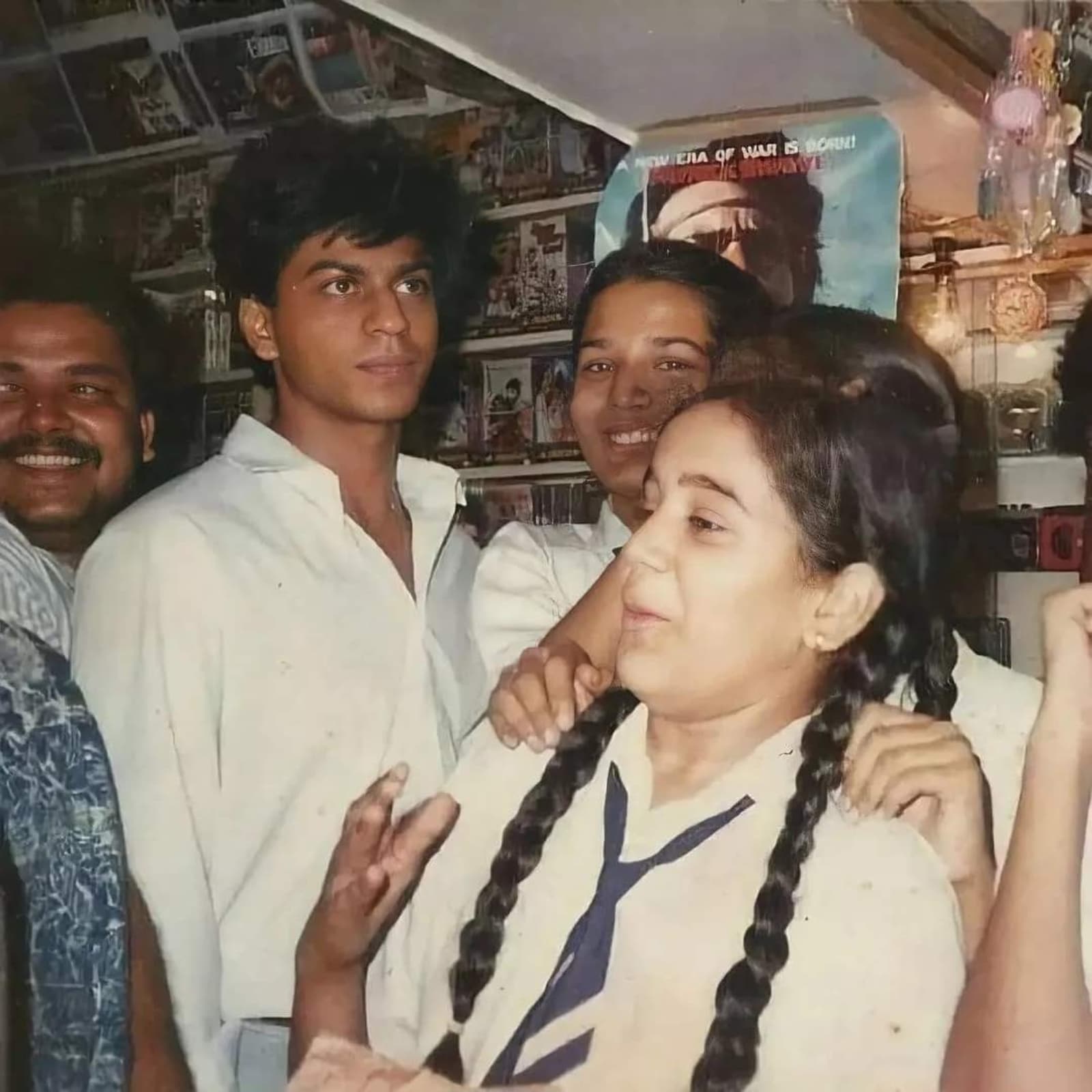 Shah Rukh Khan looks unrecognisable in this viral throwback