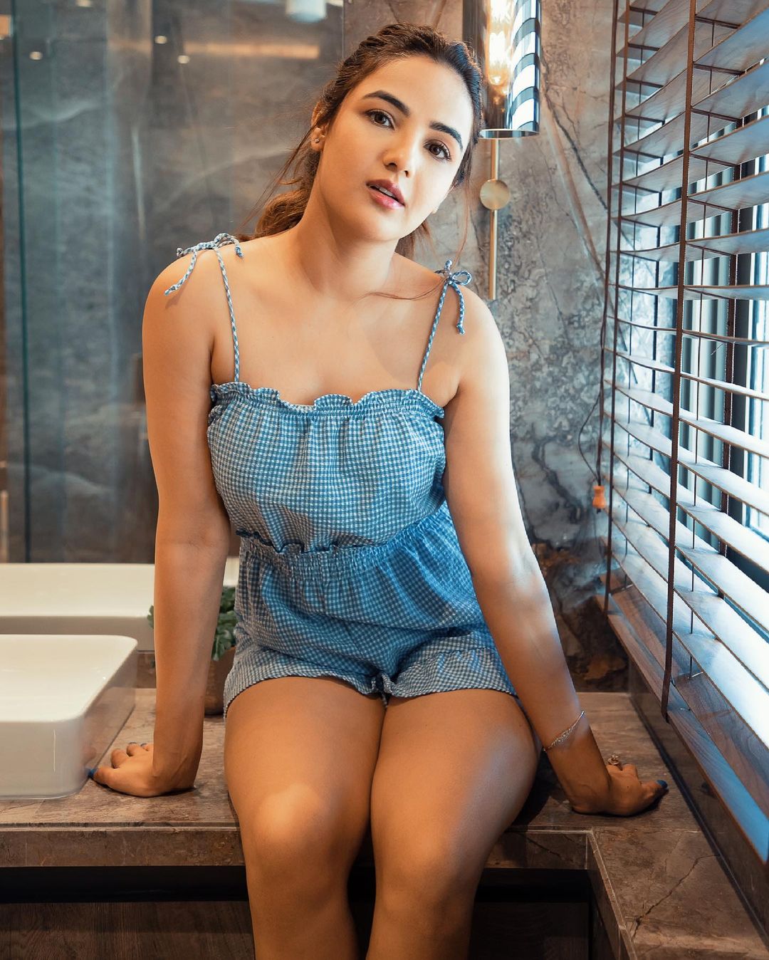 Jasmin Bhasin Turns Up The Heat In Check Dress, See Her Cute And Sexy Summer Looks News18