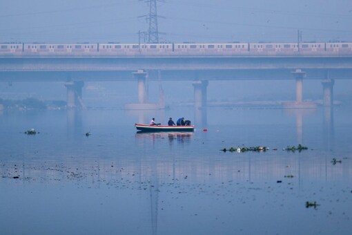 As the water level 204.87 metres on Monday evening, hundreds of families were moved to higher areas over the weekend. 