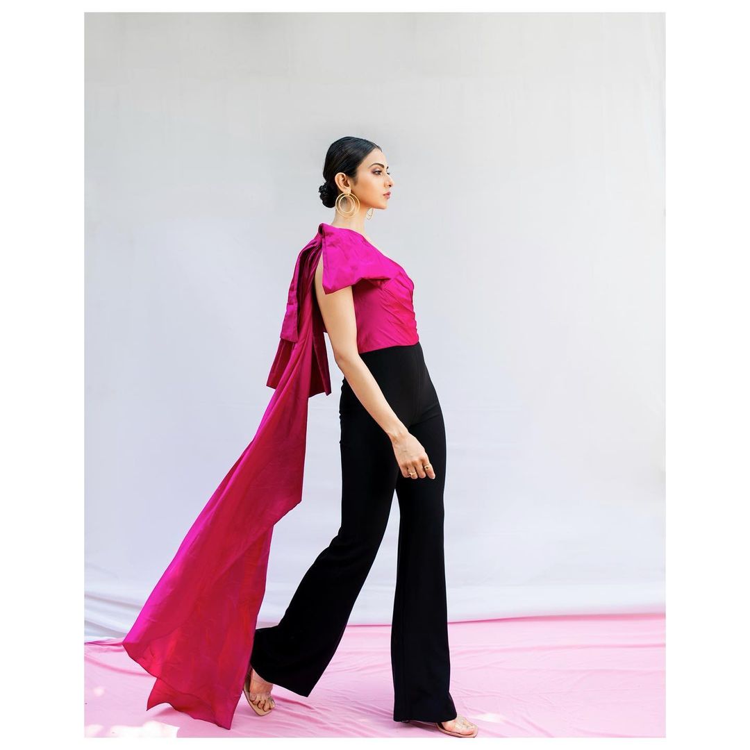 Rakul Preet Singh looks smart in the trouser and pink caped top.