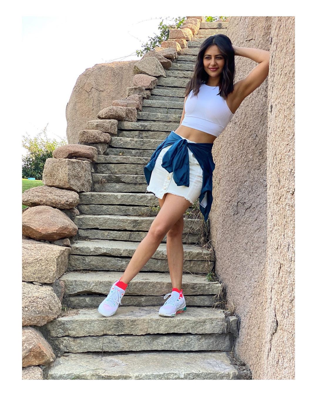 Rakul Preet Singh looks smart in the hite crop top and matching skirt. 