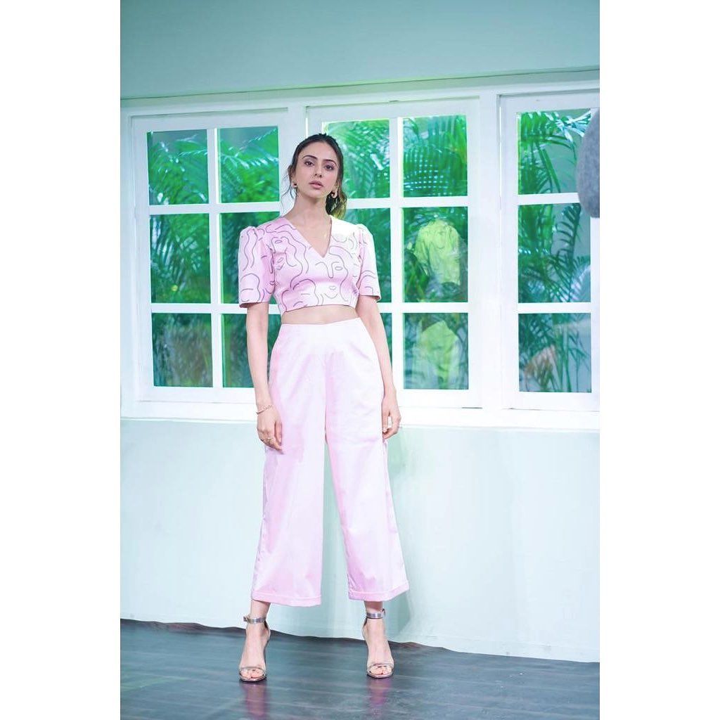 Rakul Preet Singh can be seen in a V-neck crop top and culottes. 