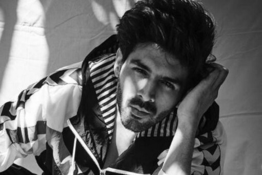 Kartik Aaryan looks dashing in this monochrome picture. 