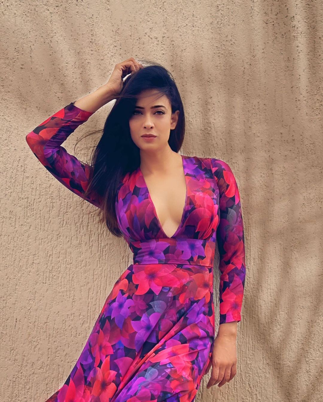 Shweta Tiwari looks seductive in the dress with a plunging neckline. 