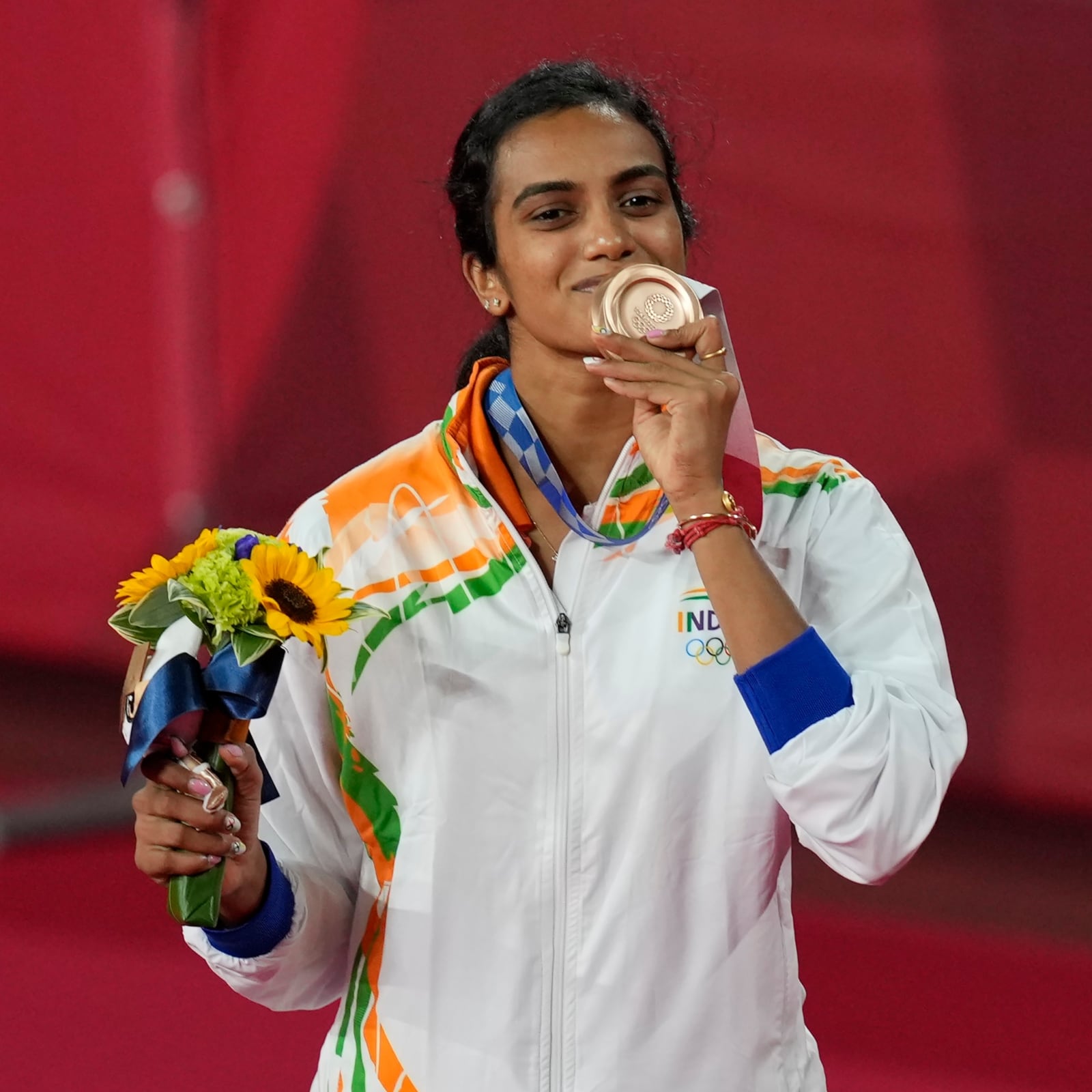 PV Sindhu @pvsindhu1 made India proud by clinching the gold medal at the  Commonwealth Games. But wait, clinch? Learn the meaning of this…