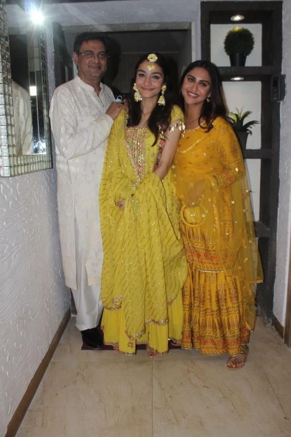 In Pics Krystle D'Souza, Rhea Chakraborty Attend Rumi Jaffery's