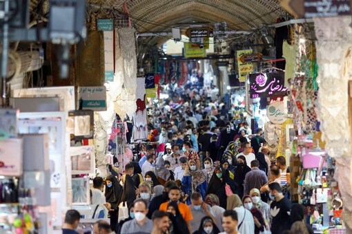Iranians walk through Tehran Bazaar as coronavirus disease (COVID-19) cases spike, in Tehran, Iran, July 28, 2021. Majid Asgaripour/WANA (West Asia News Agency) via REUTERS