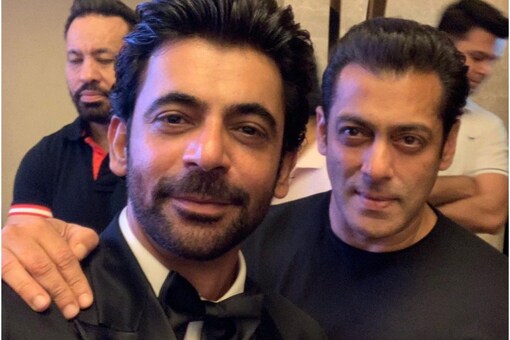 Salman Khan (right) starrer ‘Bharat’ featured Sunil Grover (left) playing the character of Vilayati Khan. (Image: Instagram)
