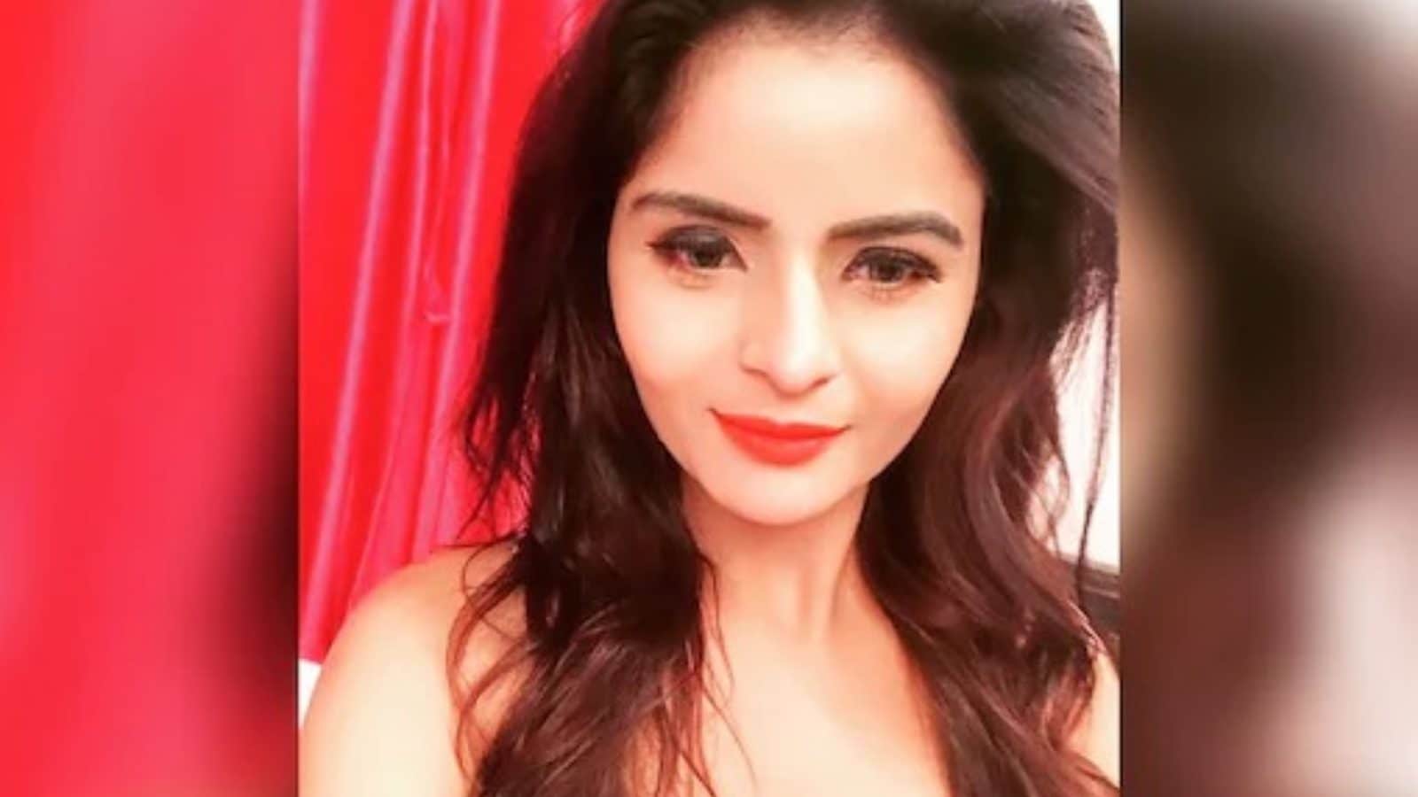 1600px x 900px - Gehana Vasisth Does a Nude Live Session on Instagram, Asks 'Is This Porn?'  - News18
