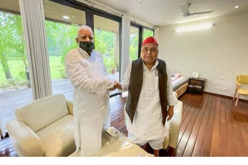 The former Bihar Chief Minister took to Twitter to share glimpses of the meeting held in Delhi.