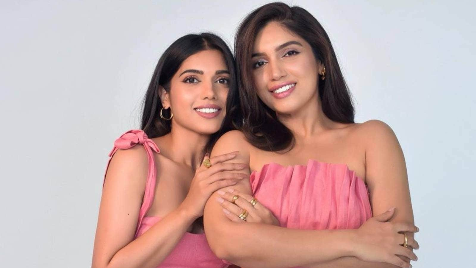 Bhumi Pednekar Twins With Sister Samiksha In Pink Outfits See The Duos Stylish Moments News18 5890