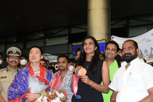 PV Sindhu received a warm welcome in Hyderabad. (IANS Photo)