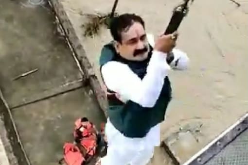 After all the locals in the flood-affected regions were helped reach the chopper hovering overhead, the Home minister takes the rope in the last and reaches the chopper for safety. (Twitter)
