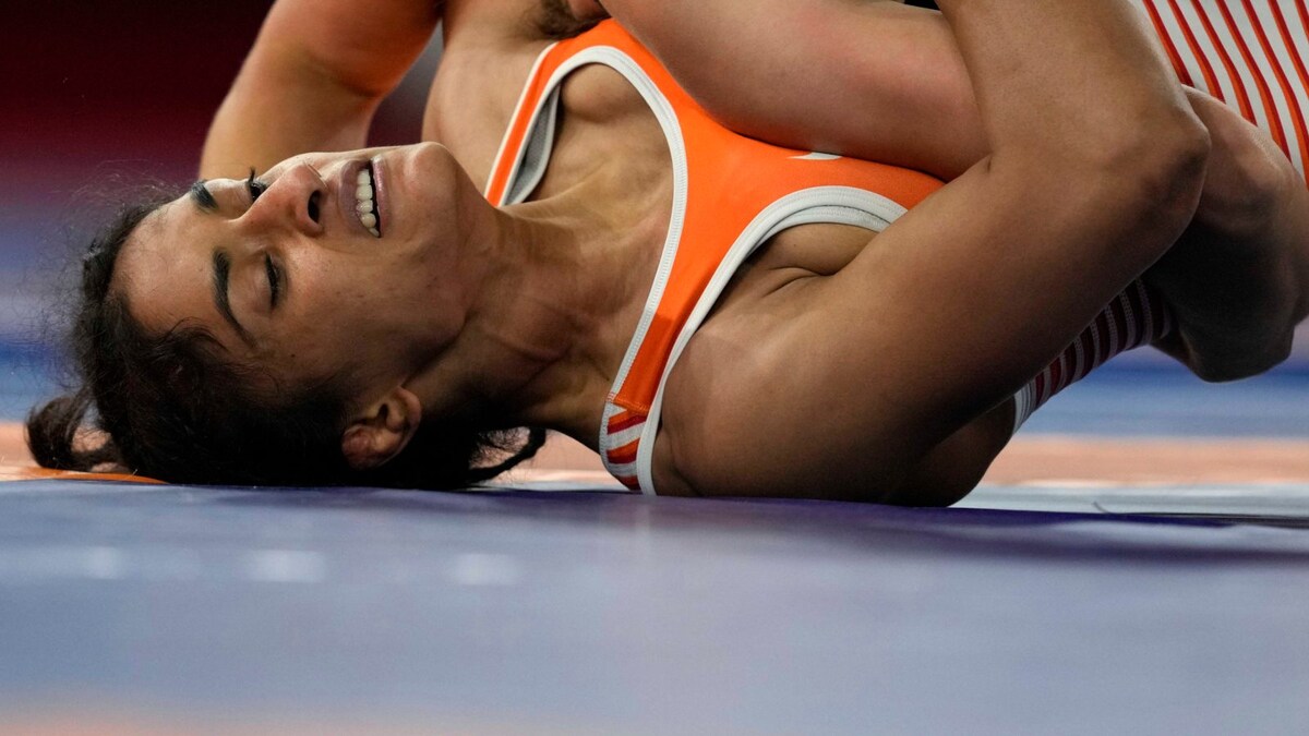 Tokyo Olympics Wrestler Vinesh Phogat Suffers Upset Defeat in Quarters
