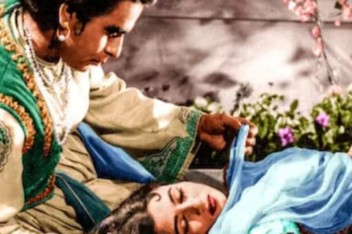 61 Years of Mughal-e-Azam: Dilip Kumar, Madhubala Were Not Even 'Greeting  Other' While Shooting Iconic Romantic Scene