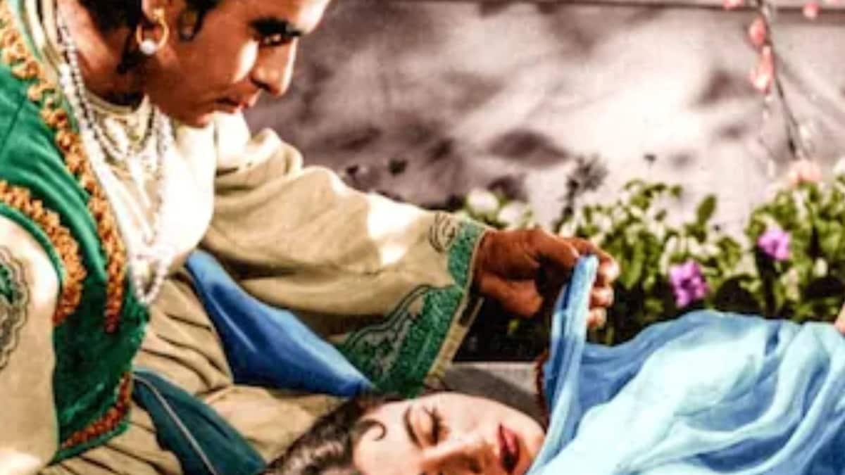 61 Years of Mughal-e-Azam: Dilip Kumar, Madhubala Were Not Even 'Greeting Other' While Shooting Iconic Romantic Scene