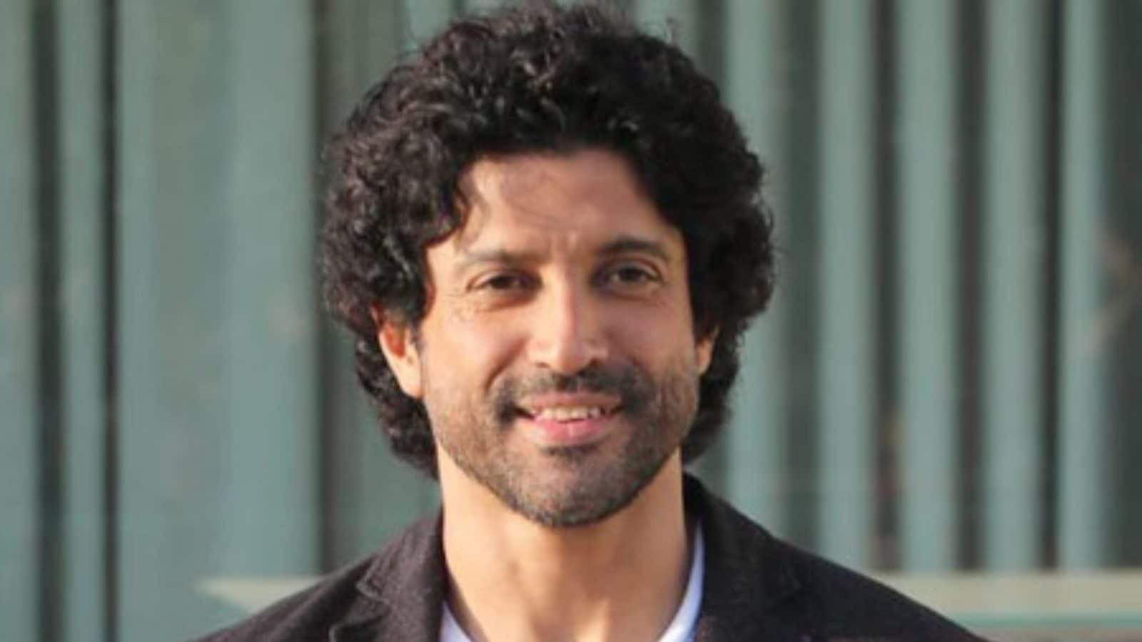 Farhan Akhtar Trolled For Congratulating Women's Hockey Team in Now-deleted Tweet Farhan Akhtar Trolled For Congratulating Women's Hockey Team in Now-deleted Tweet