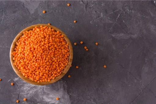 Face pack made of red lentils makes the skin glow.