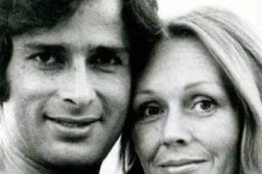 Shashi Kapoor had stated in an interview that at that time he was only 18 years old when he first met Jennifer Kendal. 