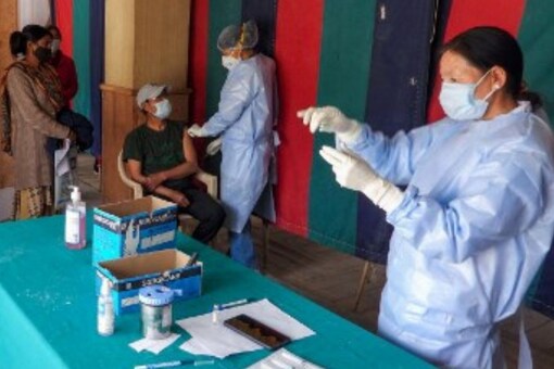 A health worker (C) inoculates a man with the Covidshield Covid-19 coronavirus vaccine. (Representative image from AFP)
