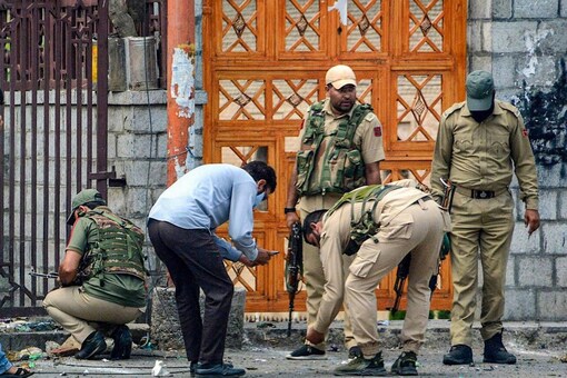 A bomb disposal squad was called and the device was defused safely. (For file: PTI Photo/S. Irfan)
