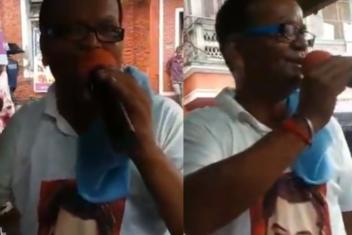 Kolkata Tea Seller Serves Chai With a Side of Kishore Kumar Tunes, Video Goes Viral