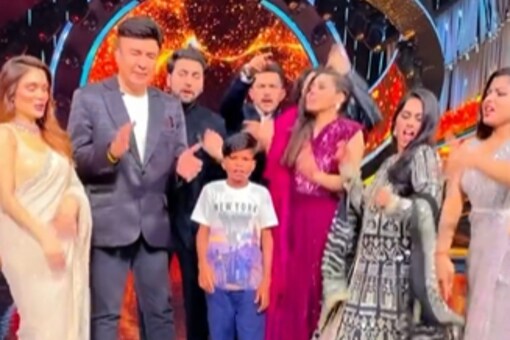 Bachchan's Pyaar Boy performs on Indian Idol 12 along with contestants, judges and host Aditya Narayan.