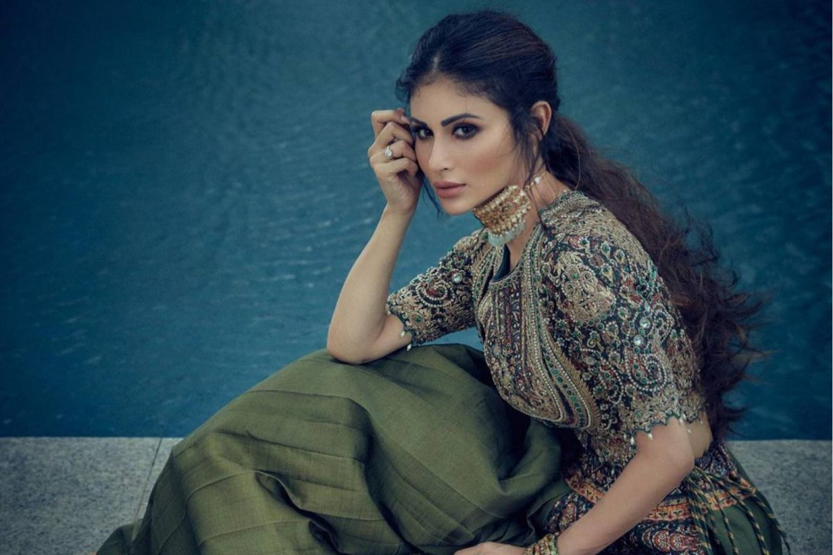 Mouni Roy Looks Drop-Dead Gorgeous In Traditional Wear, Check Out Her ...