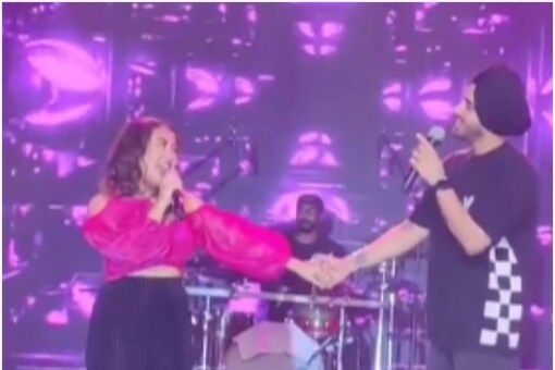 Neha Kakkar and Rohanpreet Singh perform at live gig