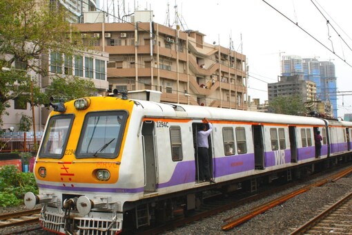 During the jumbo block, all slow line trains will be operated on fast lines between Goregaon and Borivli. Check local train routes, timings and other key details. (Representational Image: Shutterstock)

