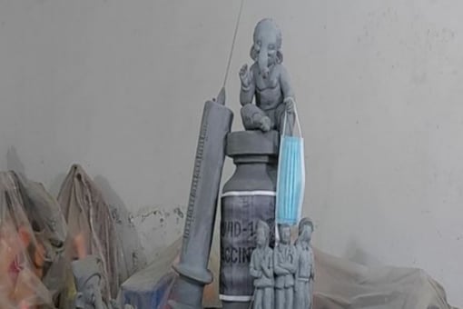 Gujarat Artist's Eco-friendly Ganesh Idol Aims to Promote COVID-19 Vaccination