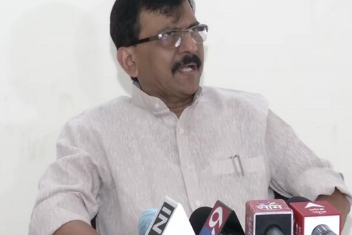 Sanjay Raut said that it seemed like he was standing at the Pakistan border. 