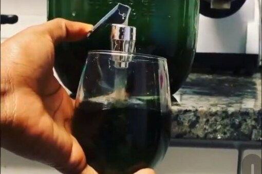 To make chlorophyll water, one just needs to add a teaspoon of chlorophyll liquid to water each day and drink it. (Credits: Twitter/@PLANTBEAUTY1)