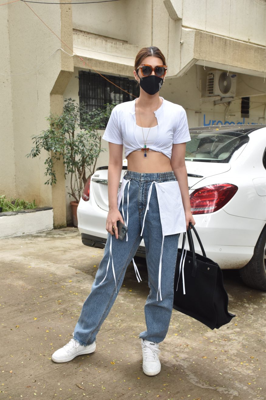 Kriti Sanon flaunts her abs in the crop top and denims.