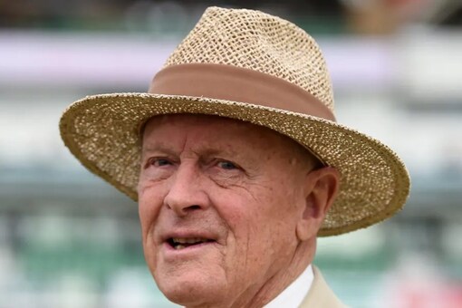 geoffrey boycott has some word of advice for England batters.