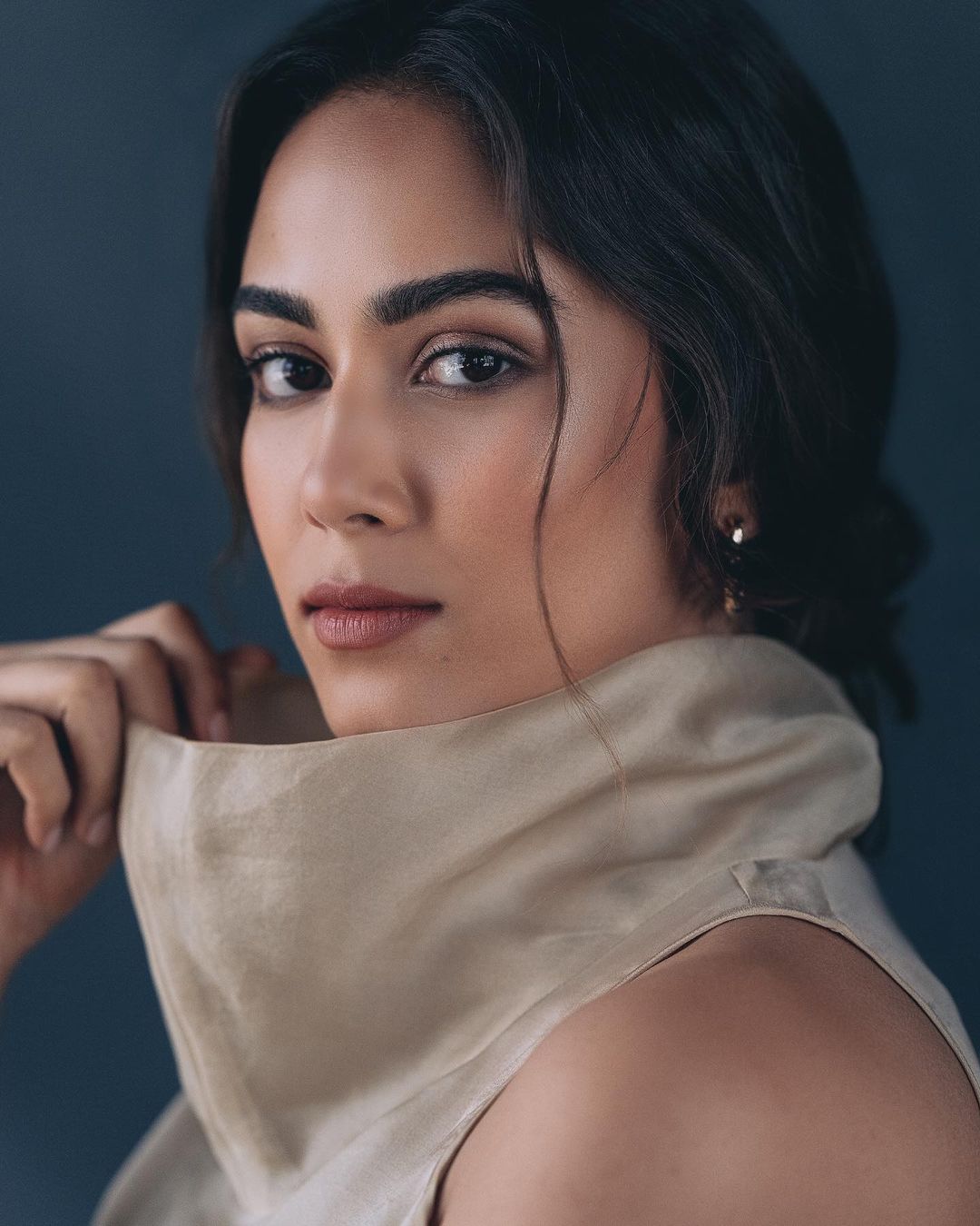 Mira Kapoor Flaunts Toned Figure In Monochrome Photoshoot, See The Star