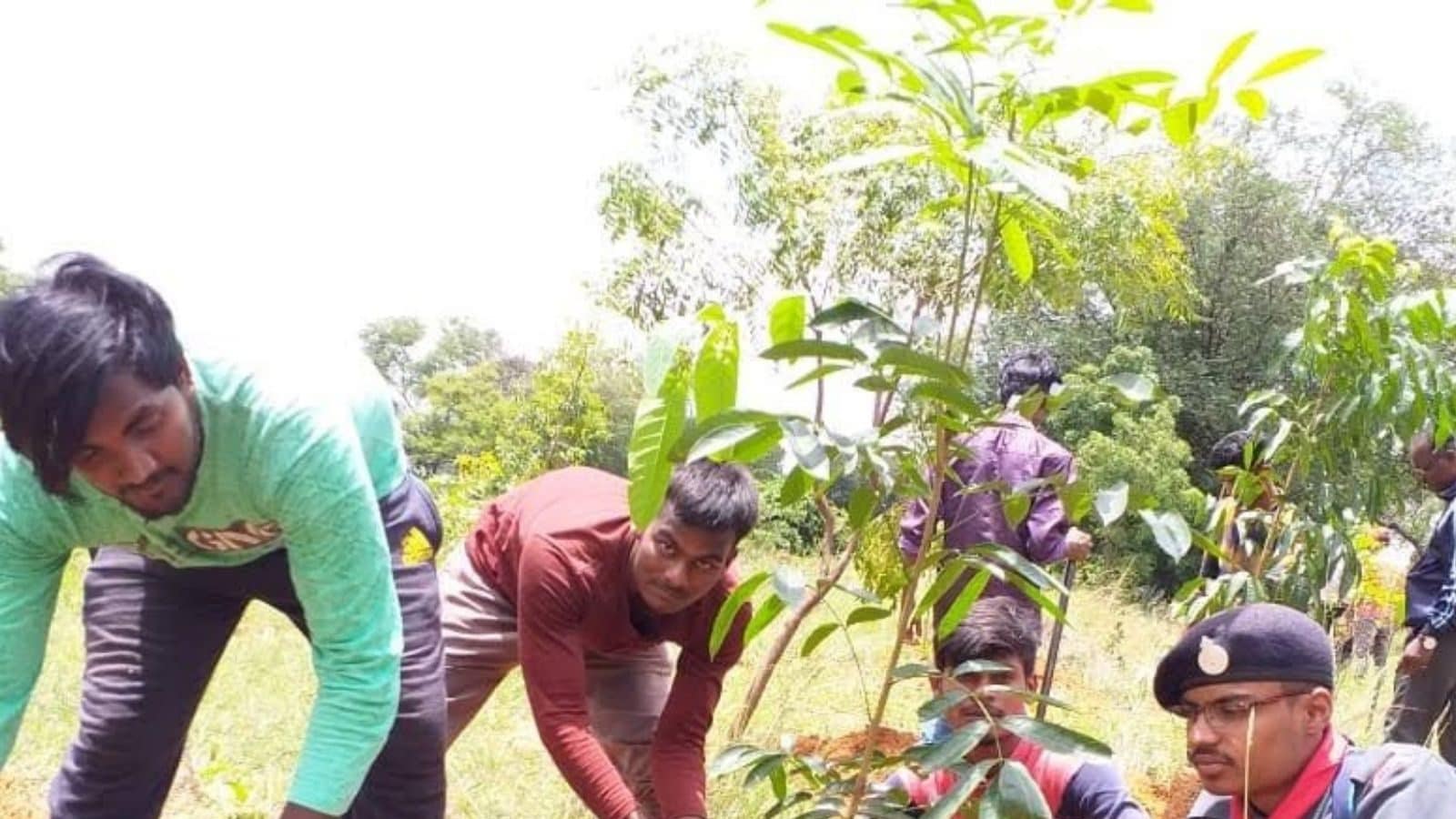 The Eco-Warrior We Need: This 20-year-old From Karnataka Has Planted 5,000 Trees