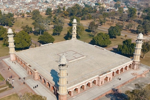 Mughal Emperor Jehangir Had A Large Collection Of Paintings
