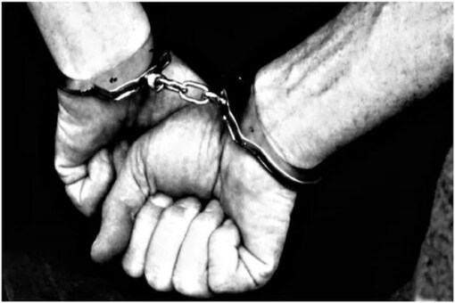 Police filed FIRs against four doctors in newborn death case in Jharkhand. 
(Image: News18)