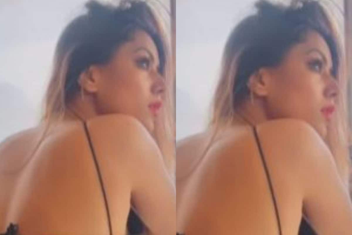Angrejo Ki Sexy Nangi Bilkul - Nia Sharma Replies to Trolls with Another Sexy Backless Video - News18