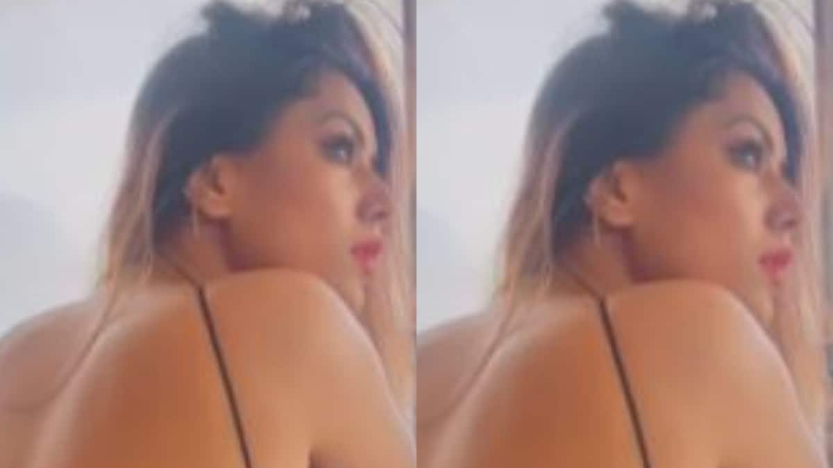 Nangi Video Sexy Hindi Mein Xxx - Nia Sharma Replies to Trolls with Another Sexy Backless Video - News18