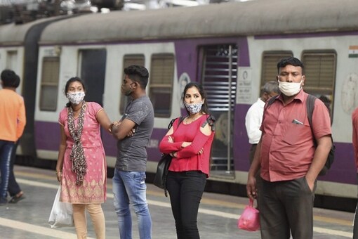 Those who are fully vaccinated for Covid-19 and have completed a gap of 14 days since their second dose of vaccine are eligible to use Mumbai local train services by obtaining universal passes. (File pic/PTI)
