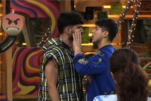 Prateek was also seen having a physical fight with Zeeshan Khan.