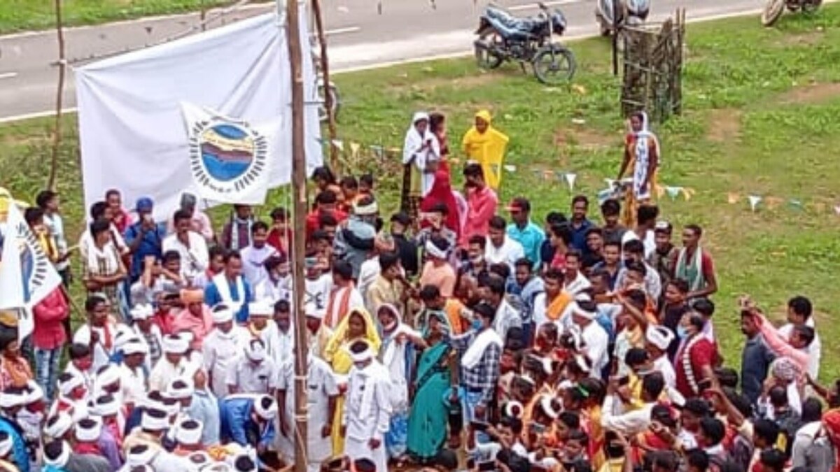 Tribal Community In Bastar Protest Against Bodhghat Project To Mark World Tribal Day