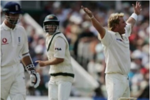 Warne ʺҧʹҧ觢ѹѴͺ駷ͧ Ashes 2005 (Ҿ: Twitter/ICC)

