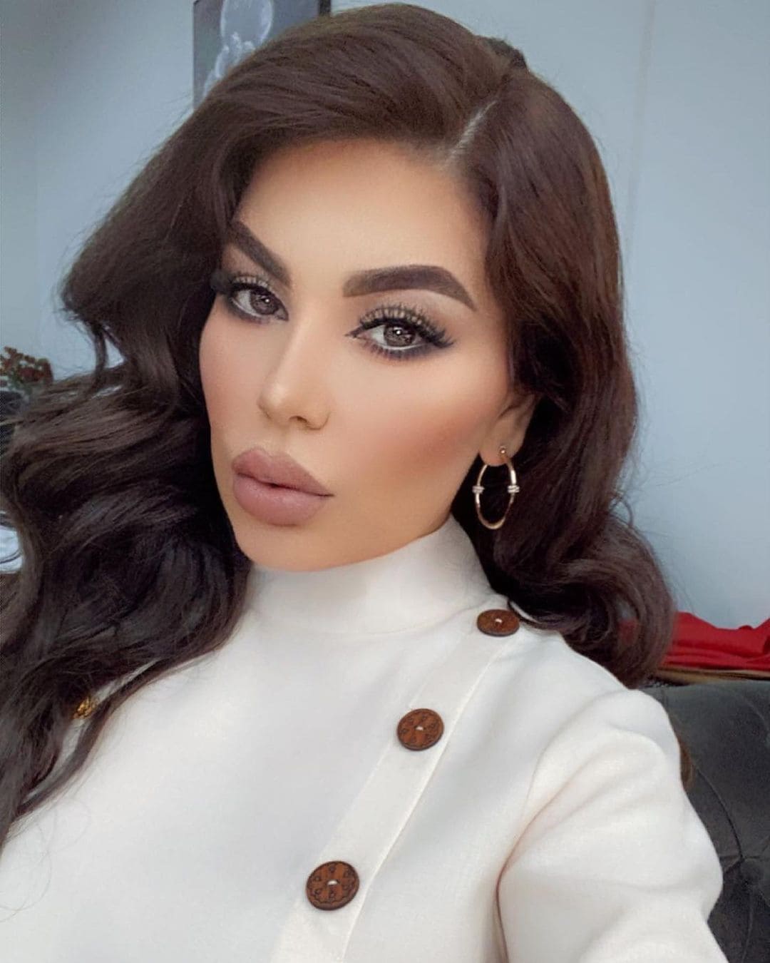 meet-afghanistan-s-biggest-pop-star-aryana-sayeed-who-closely-resembles