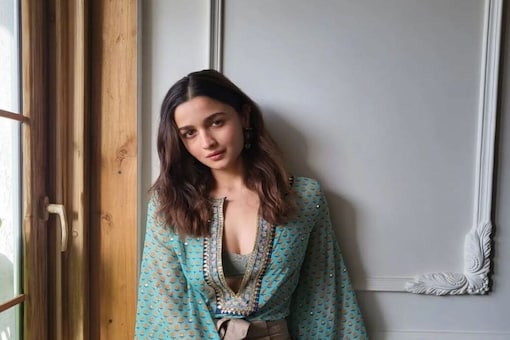 Alia Bhatt looks stunning in chic summer wear.
